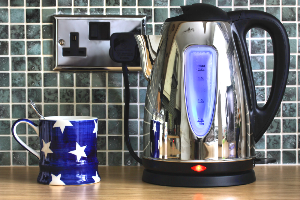 how many watts does an electric kettle use